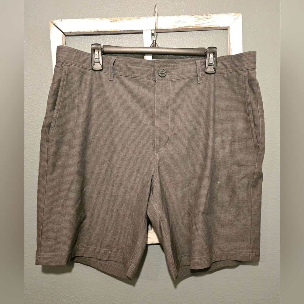 PGA TOUR Men’s Heathered Grey Performance Golf Shorts - Size 38